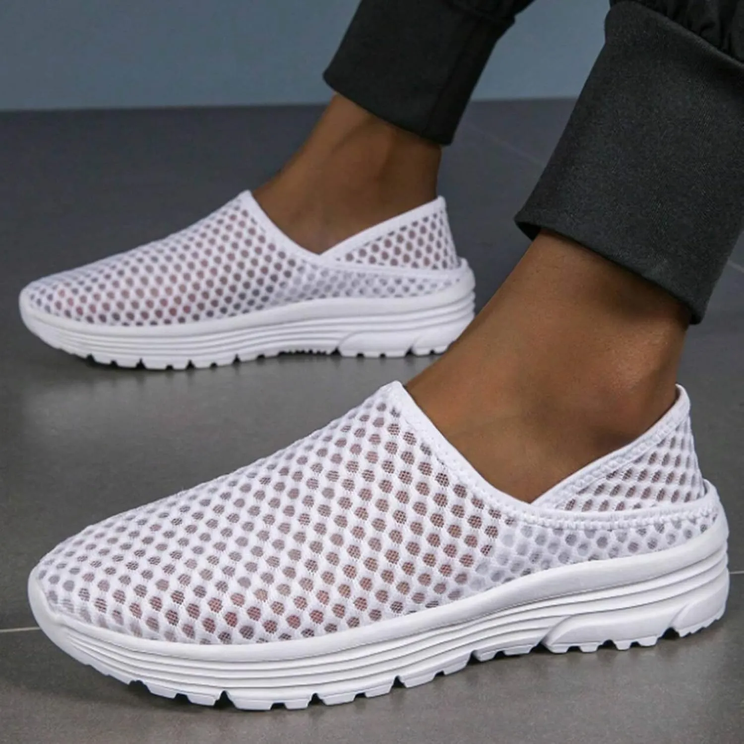 Men's Lightweight Cushion Sneakers Comfortable Lightweight Casual Walking Shoe Outdoor Non Slip Jogging Sneakers