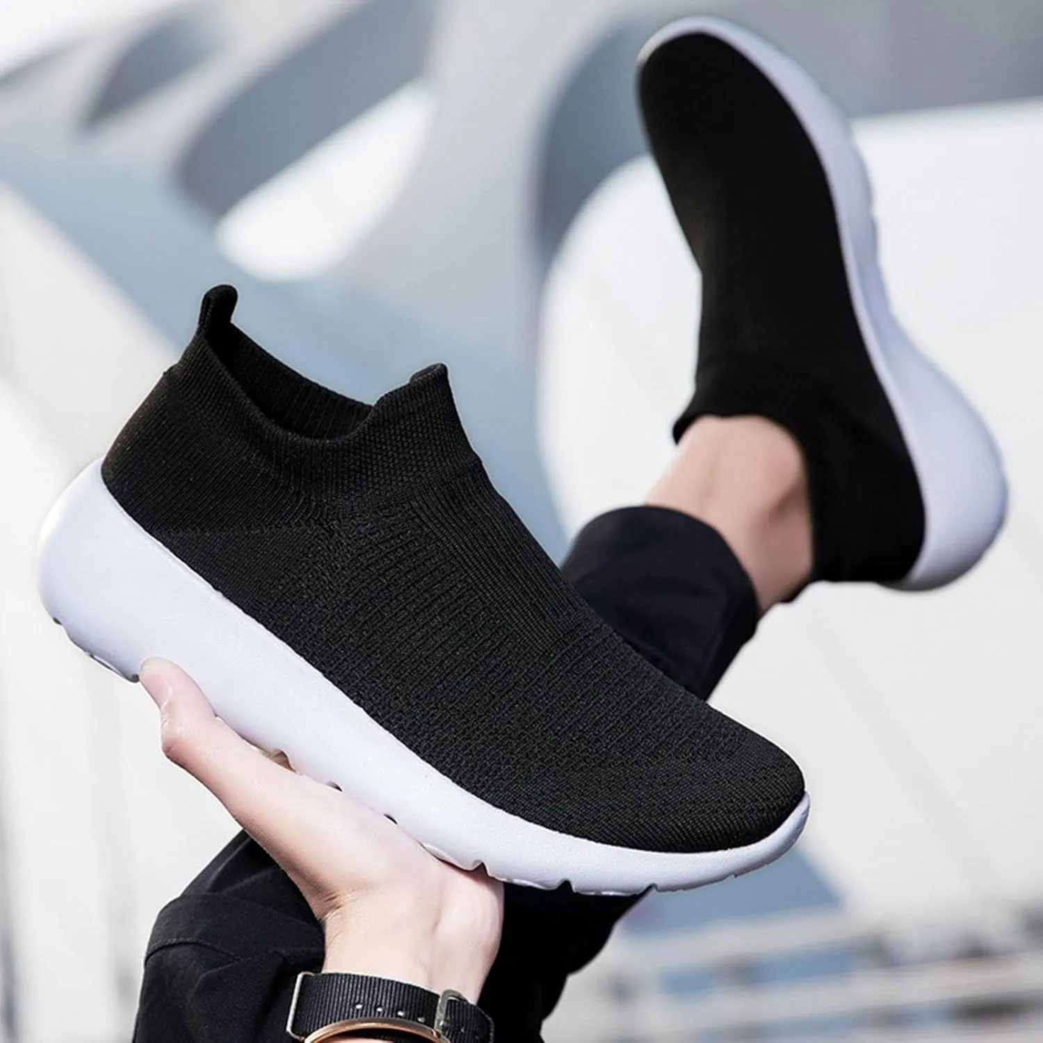 Men's Lightweight Non Slip Barefoot Shoes Lightweight Breathable Slip On Running Shoe Comfortable Stretch Shoes