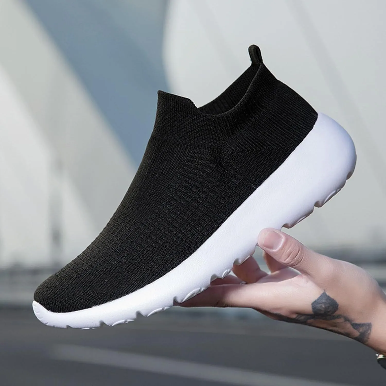 Men's Lightweight Non Slip Barefoot Shoes Lightweight Breathable Slip On Running Shoe Comfortable Stretch Shoes
