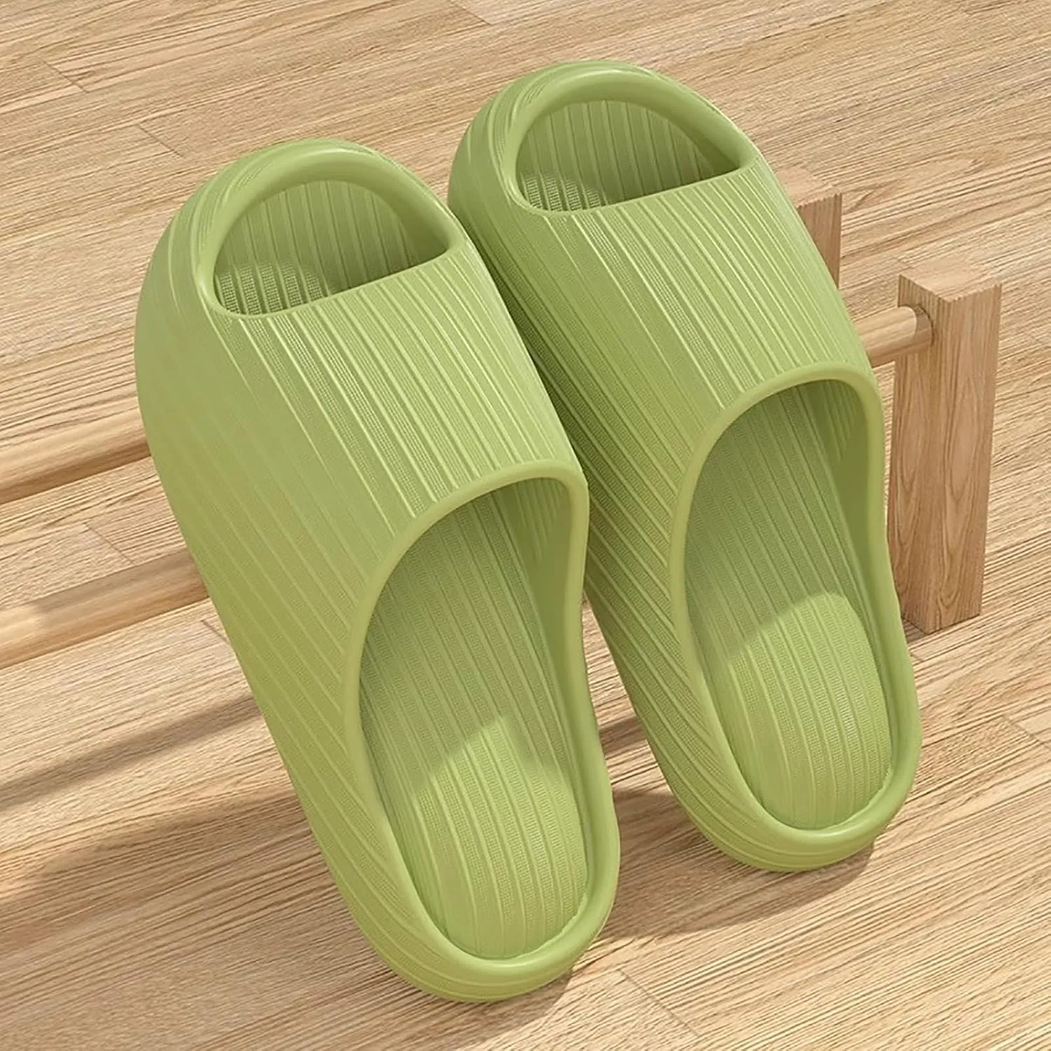 Shower Slippers with Drainage Hole Water Shoe for Beach, Showers Eva Anti-Slip Indoor & Outdoor Kids Slippers