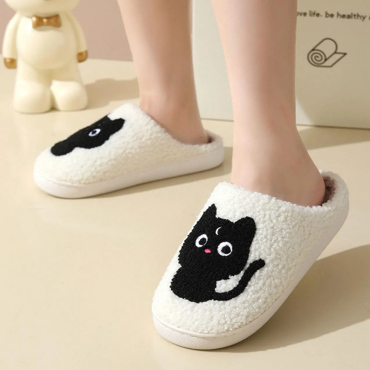Slippers Winter Womens Mens Fluffy Plush Slippers Cute Cartoon House Slippers Cuddly Warm Shoes Indoor Outdoor Girls Women Slippers Fuzzy Memory Foam Retro Indoor Outdoor Home Couple Shoes