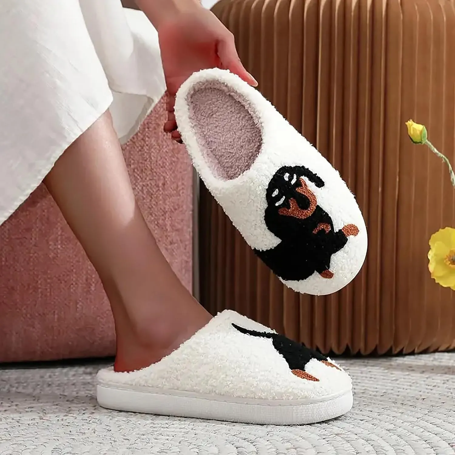 Slippers Winter Womens Mens Fluffy Plush Slippers Cute Cartoon House Slippers Cuddly Warm Shoes Indoor Outdoor Girls Women Slippers Fuzzy Memory Foam Retro Indoor Outdoor Home Couple Shoes