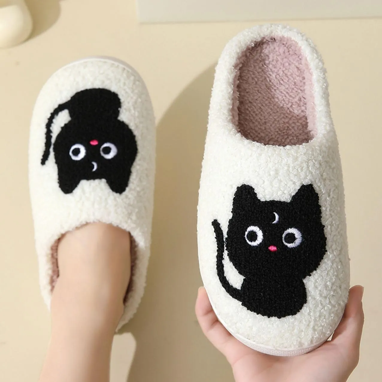 Slippers Winter Womens Mens Fluffy Plush Slippers Cute Cartoon House Slippers Cuddly Warm Shoes Indoor Outdoor Girls Women Slippers Fuzzy Memory Foam Retro Indoor Outdoor Home Couple Shoes