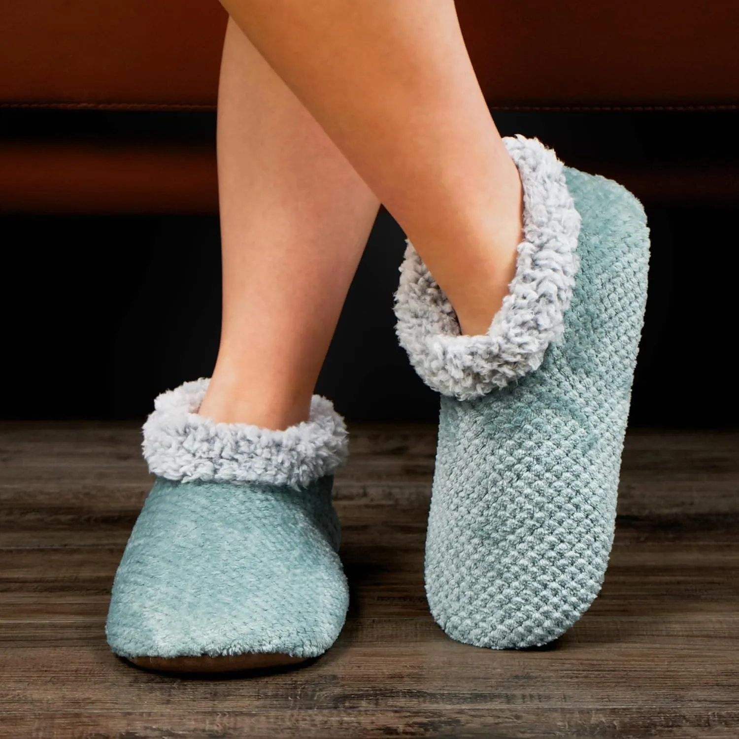Soft Fuzzy Slippers for Women Indoor, Warm Furry House Sock Shoes Fluffy Lined, Bedroom Booties Non-Slip Gripper Soles, Winter Cozy Christmas Gifts