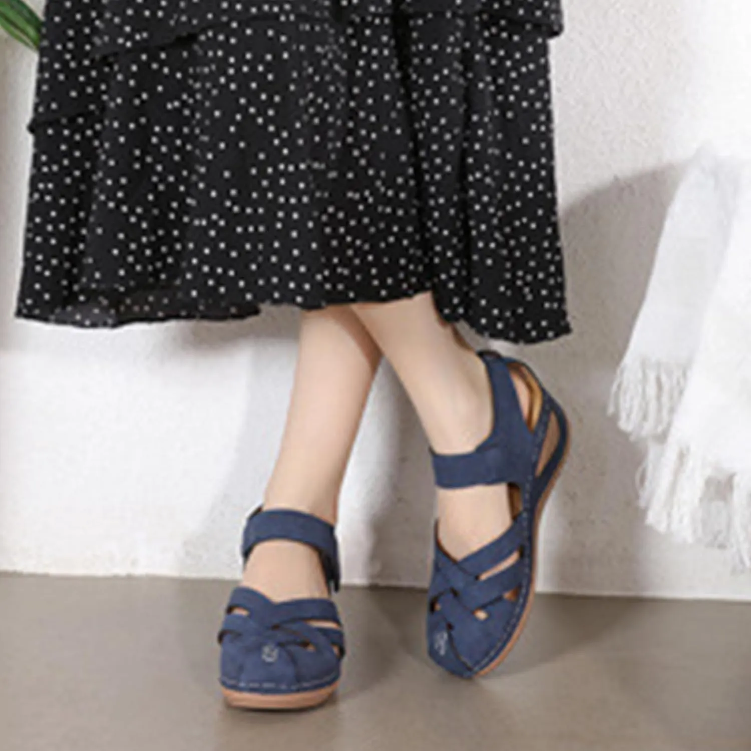 Womens Leather Cutout Shoes Cute Slip On Comfort Walking Flats Closed Toe Boat Shoes Comfortable Breathable Outdoor Walking Sandal